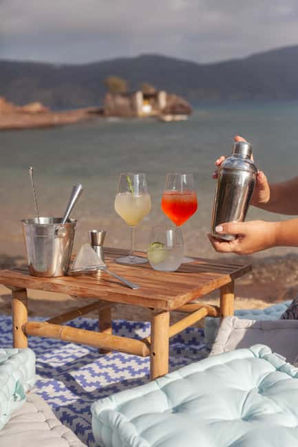 Mykonos: Cocktail Making Class on a Secluded Beach - A cocktail class with sand underfoot