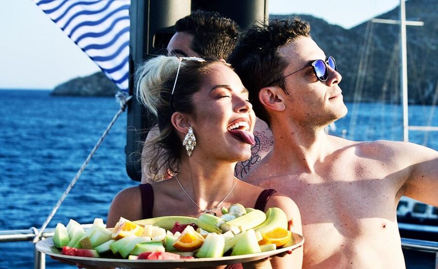 Mykonos: Sunset Boat Party with Open Bar & Live DJ - A four-hour evening on the Aegean