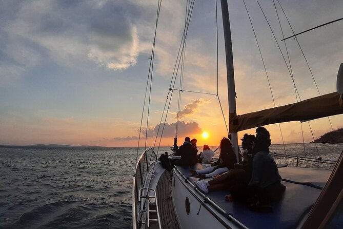 Mykonos: Sunset Cruise with Drinks - Drinks and snacks that make the price work