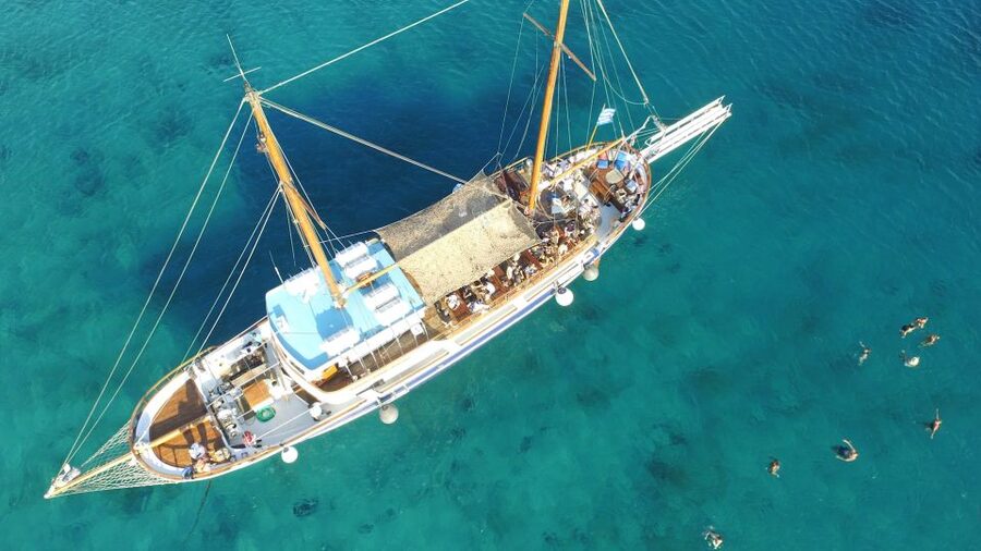Mykonos: Sunset Party Boat Cruise with 1 Drink - One included drink, then a cash bar