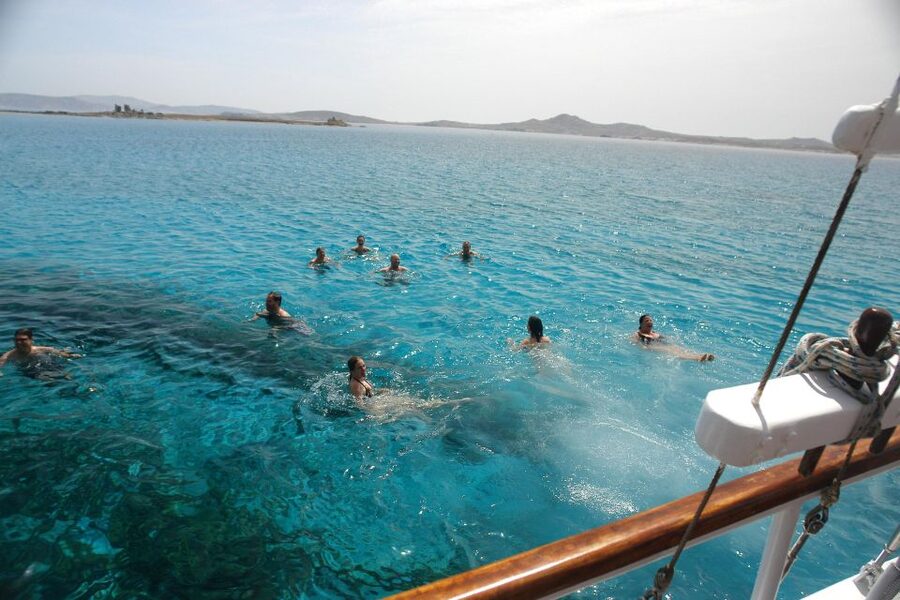 Mykonos: Sunset Party Boat Cruise with 1 Drink - Cruising the north coast of Mykonos