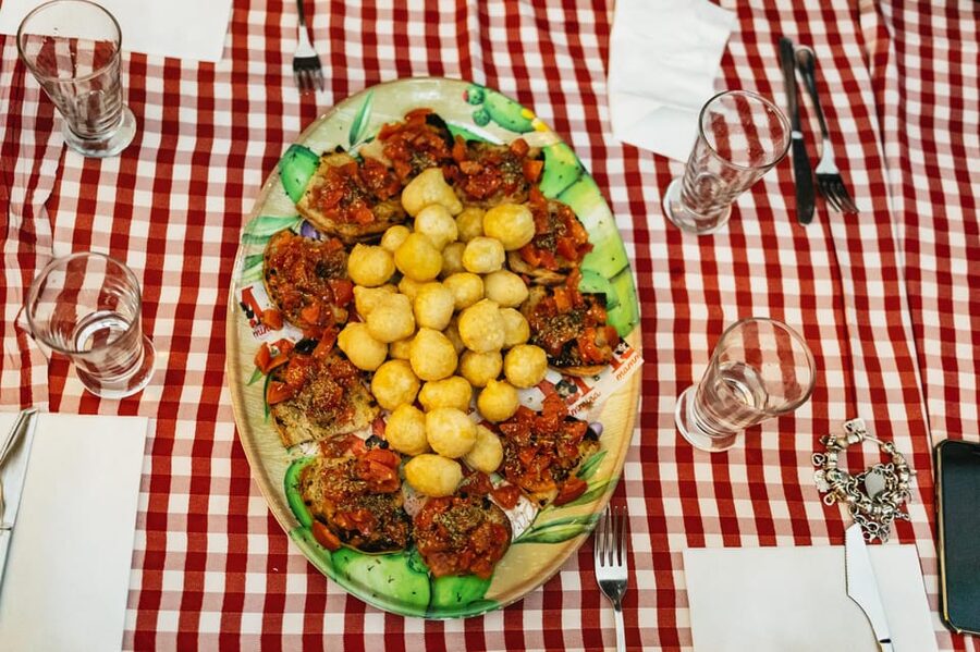 Naples: Pizza-Making Workshop with Drink and Appetizer - Making pizza in the birthplace of pizza