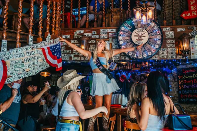 Nashville Bar Crawl: Guided Pub Crawl with Drinks Discounts - Starting near Broadway between 9 and 9:20pm