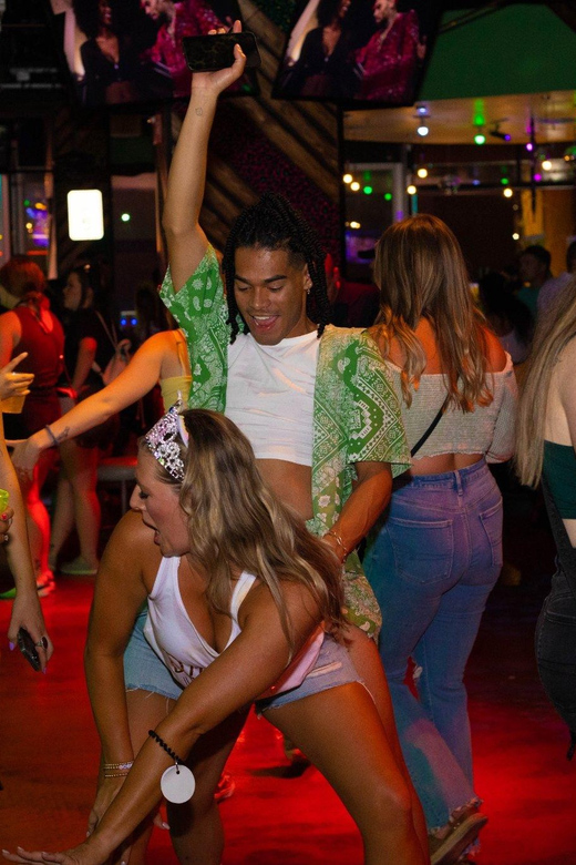 Nashville Bar Crawl: Guided Pub Crawl with Drinks Discounts - The final honky tonk, rooftop, or bar
