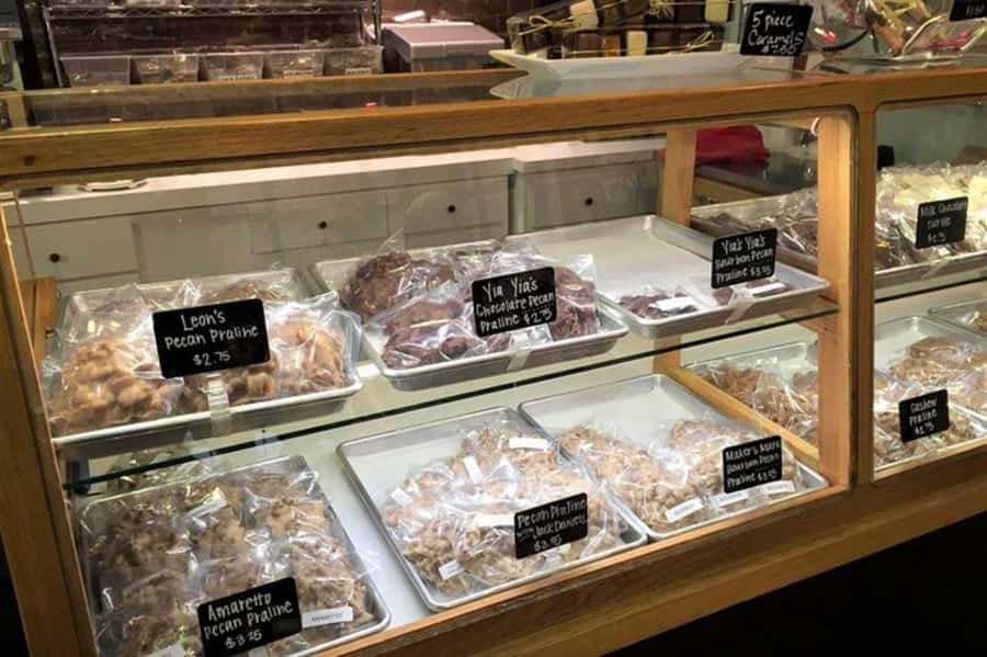 Nashville: Downtown Food, Drink and Sightseeing Walking Tour - Starting with pralines and a four-generation family story