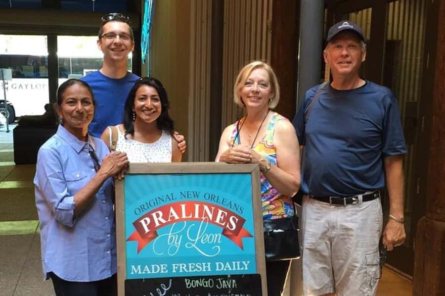 Nashville: Downtown Food, Drink and Sightseeing Walking Tour - Cocktails, beer, and the Lower Broadway sound