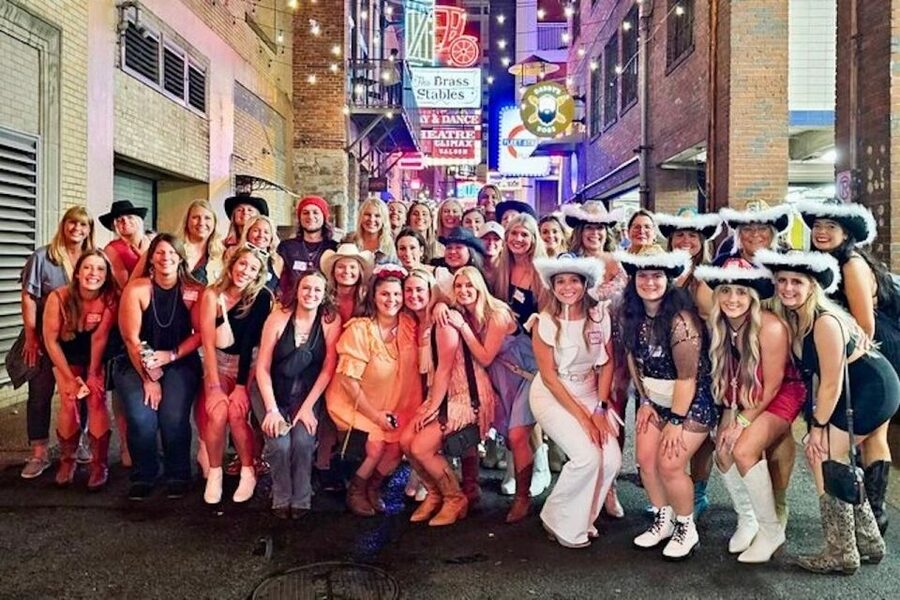 Nashville: Exclusive Entry and Special Offers VIP Bar Crawl - The guide can make or break the night