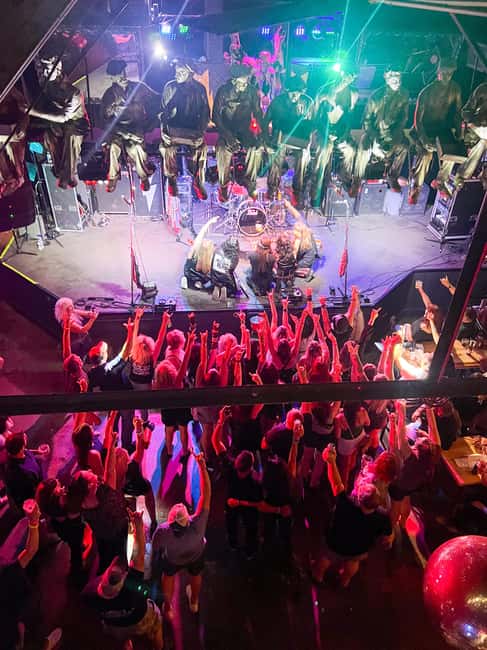 Nashville: Live Music Bar Crawl with Local Artists - Who should book this Nashville crawl?