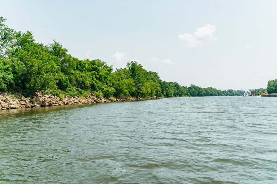 Nashville: Pontoon Party Cruise with a Captain - The first minutes aboard the 50-foot pontoon