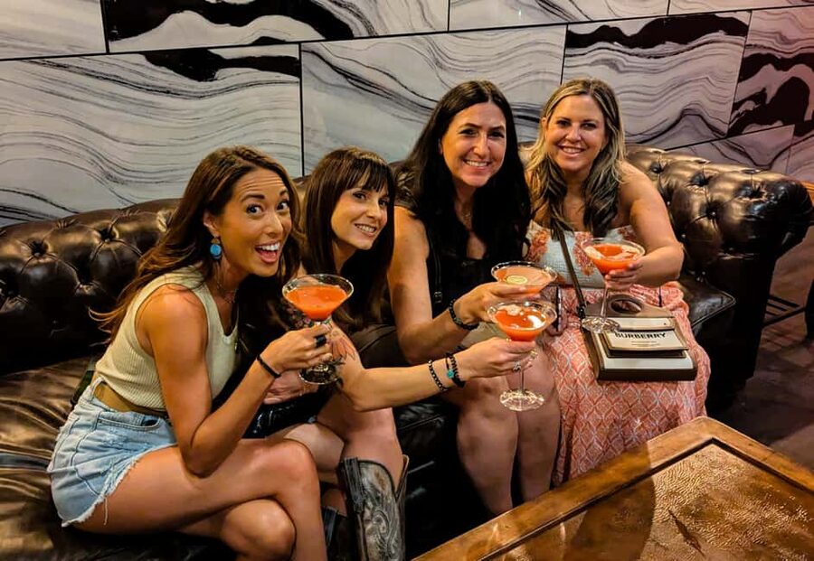 Nashville: Prohibition Cocktail Crawl – Speakeasy Scandals - Walking to Printers Alley without rushing