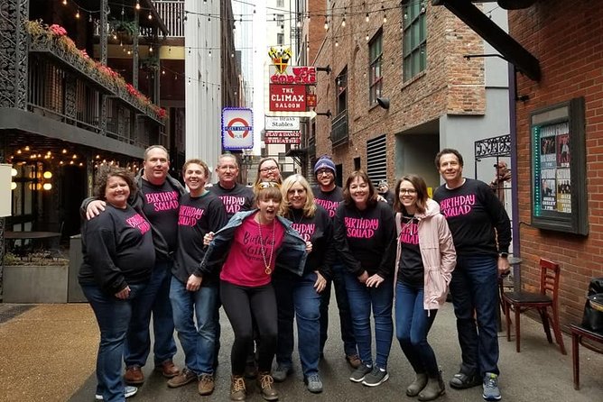 Nashville's Honky-Tonk Walking Sightseeing Pub Crawl - The Ryman stop gives the evening some context