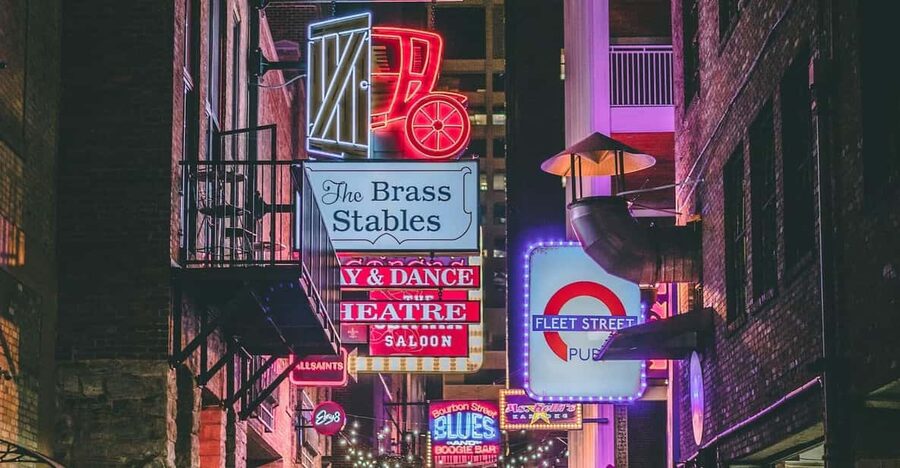 Nashville's Speakeasy Secrets: True Crime Tasting Pub Crawl - The guides make or break the evening