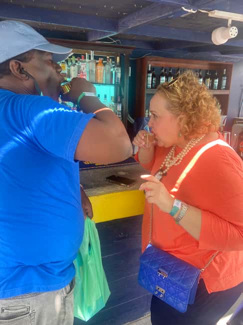 Nassau: Historic City Tour with Drink and Food Tasting - Food stops turn sightseeing into a Bahamian sampler