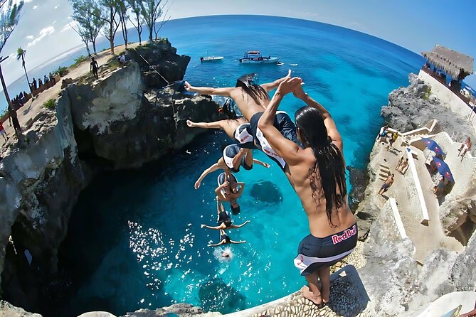 Negril Catamaran: Adults Sunset Party with Drinks & DJ - Jamaican drinks, snacks, and a DJ on the return route
