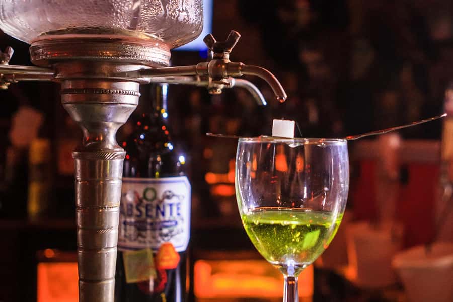 New Orleans: Afternoon Cocktail Walking Tour with Drinks - Why this tour works better than a standard bar crawl