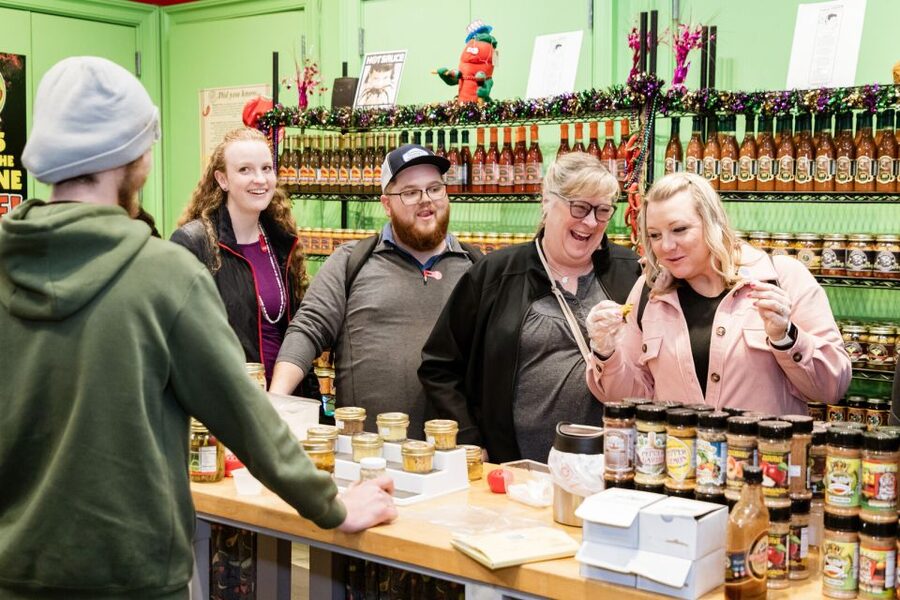 New Orleans: Combo Cocktail and Food History Tour - Leah’s Pralines brings the sweet Louisiana pause