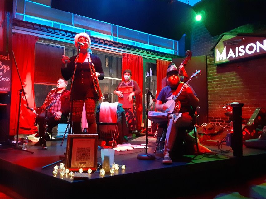 New Orleans French Quarter Cocktail Tour - Music and history keep the night from feeling repetitive