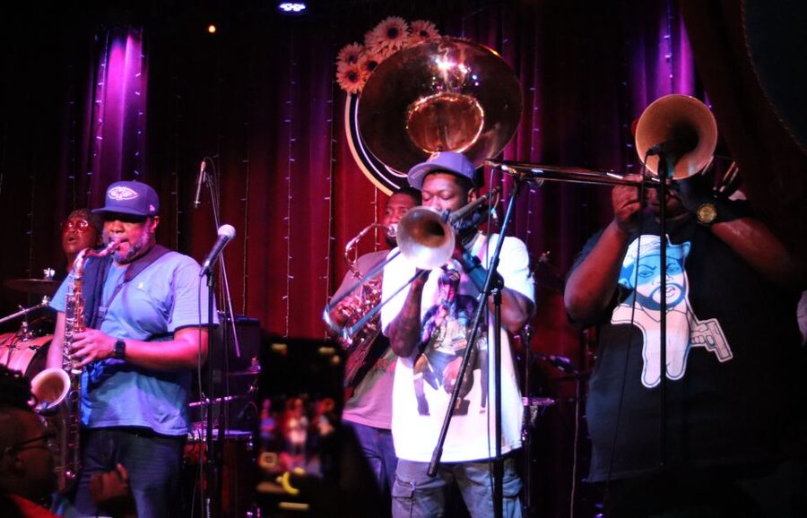 New Orleans: Frenchmen Street VIP Live Music Pub Crawl - The Frenchmen Art Market gives your ears a break