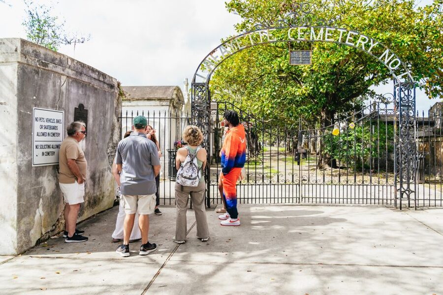 New Orleans: Garden District Food, Drinks & History Tour - Weather, walking, and practical comfort