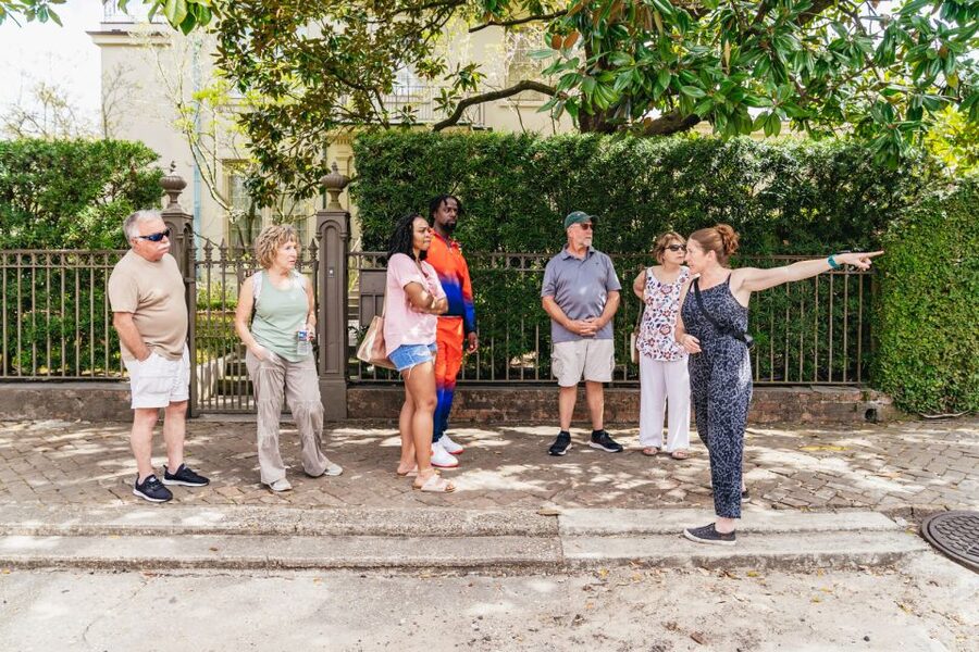 New Orleans: Garden District Food, Drinks & History Tour - Three food stops, with enough to count as lunch