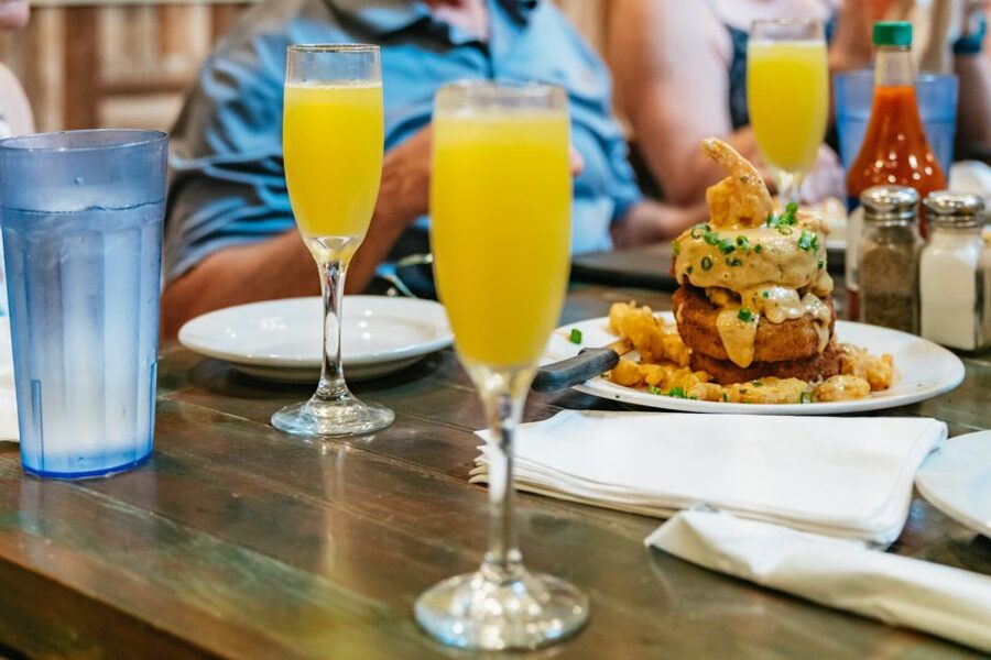New Orleans: Garden District Food, Drinks & History Tour - Magazine Street shops and artist-made goods