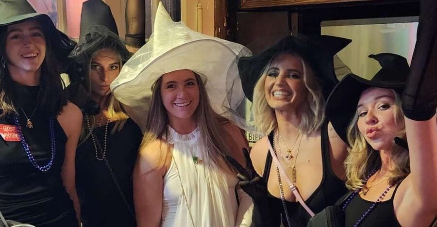 New Orleans: Ghost and Haunted Pub Crawl Tour with Free Shot - Key points at a glance