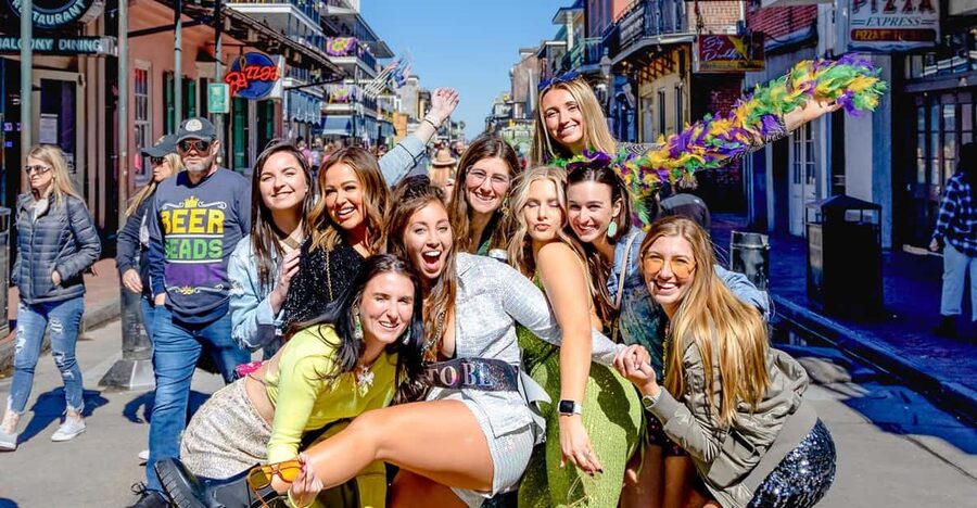 New Orleans: Guided Bourbon Street Bar Crawl with Shots - Starting at Coyote Ugly on Bourbon Street