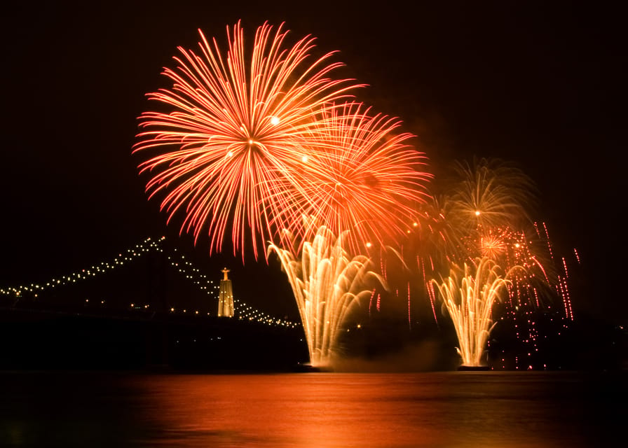 New Year’s Eve Luxury Boat – DJ, Buffet & Open Bar - Why this boat is a good place for Lisbon fireworks