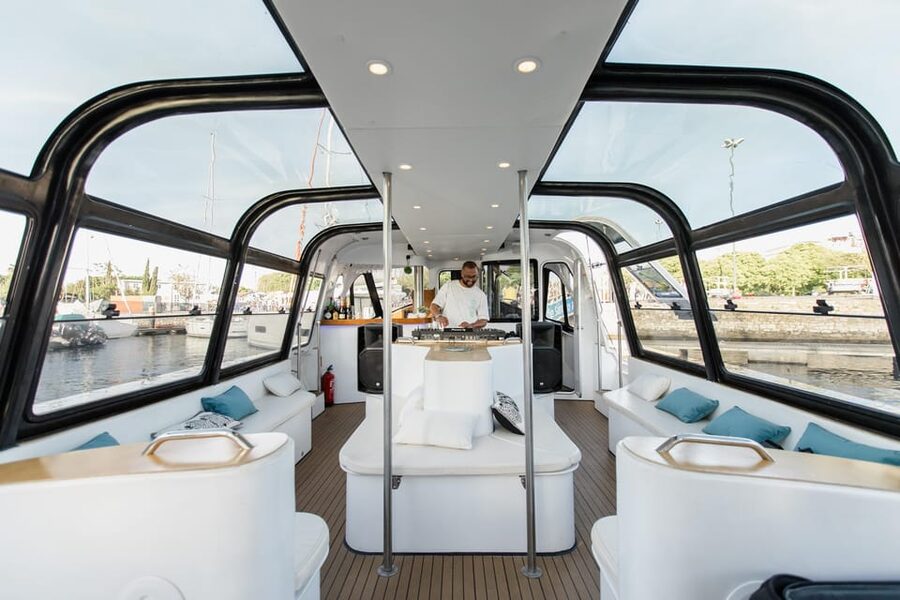 New Year’s Eve Luxury Boat – DJ, Buffet & Open Bar - What the premium open bar really includes