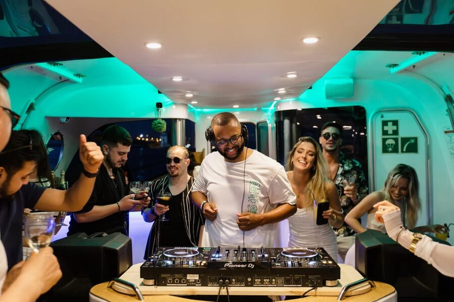 New Year’s Eve Luxury Boat – DJ, Buffet & Open Bar - Final call: a strong splurge for the right night