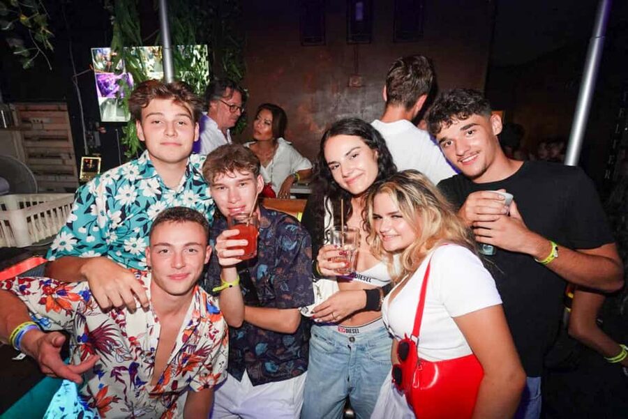 New Year’s Eve Party: Pub Crawl Nice with VIP Entry in Club - What to know before you reserve