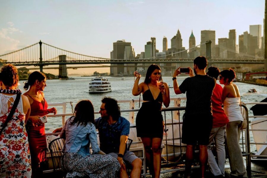 New York City: 4th of July Family Fireworks Party Cruise - The open bar from 7 PM to 11 PM