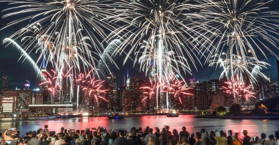 New York City: 4th of July Family Fireworks Party Cruise - Live DJ music and the family-party atmosphere