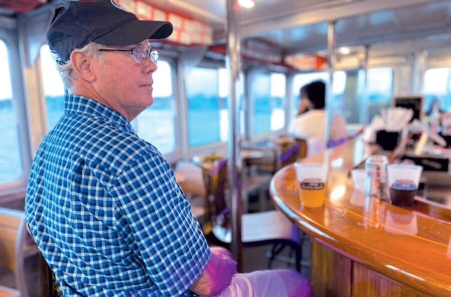 Newport, RI: Evening Cocktail Cruise of Narragansett Bay - The complimentary cocktail and onboard bar