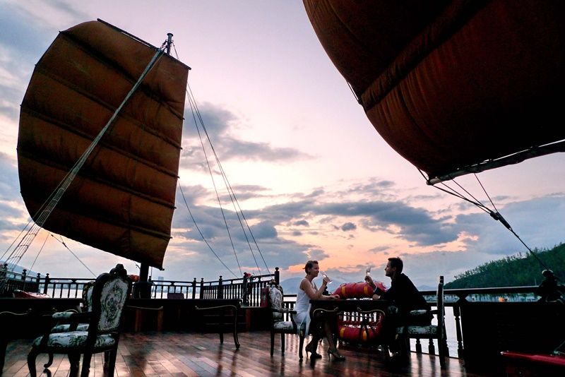 Nha Trang: Romantic Sunset Cocktails and Dinner Cruise - What $90 includes, and what it does not