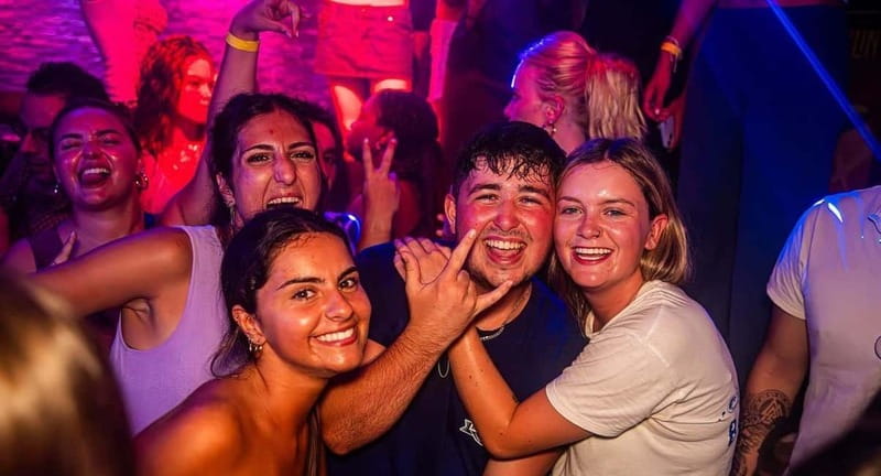 Nice: Bar/Pub Crawl with Free Shots and VIP Entry - What to wear and bring