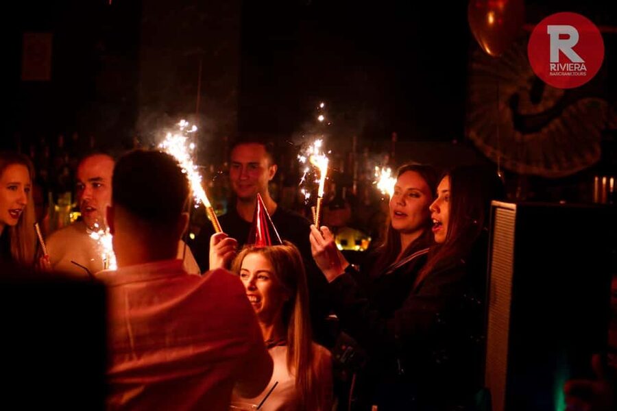 Nice: New Year’s Eve Bar Crawl 2026 - The first bars: easy social contact and drink deals