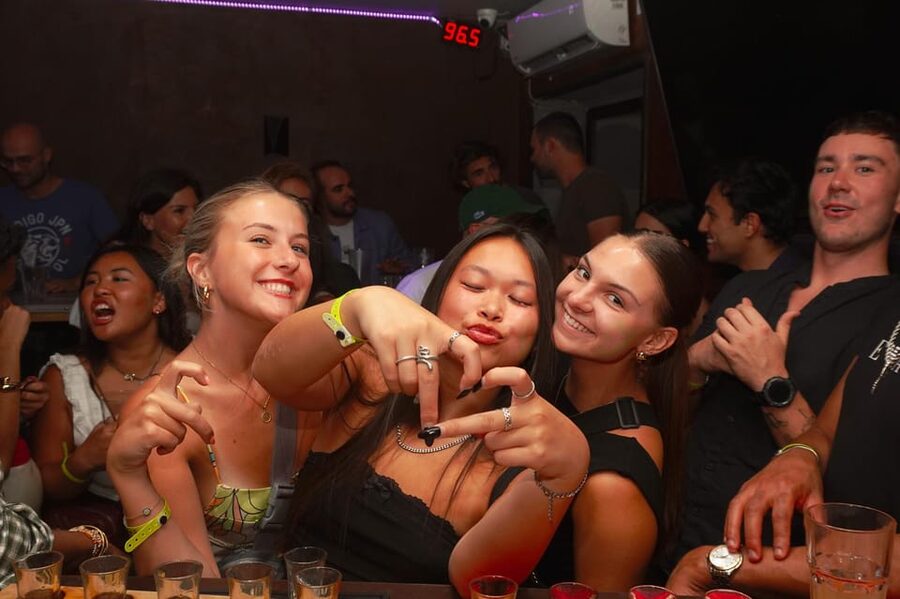 Nice: Orange Bar Crawl with 5 Free Shots & VIP Club Entry - The first bar sets the pace
