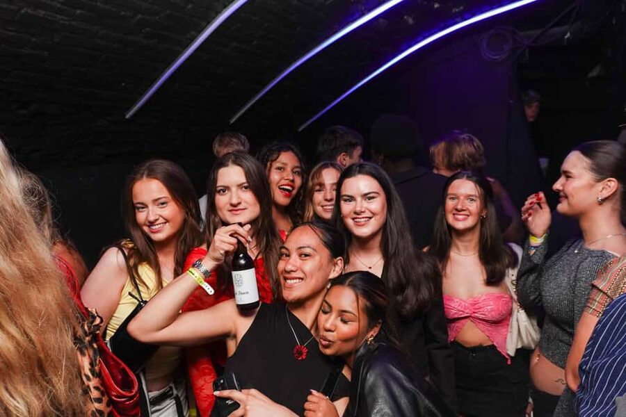 Nice: Orange Bar Crawl with 5 Free Shots & VIP Club Entry - Is $20 good value?