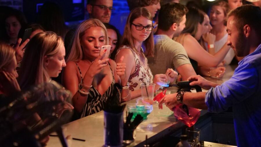 Nice: Ultimate Party Bar Crawl Free Shots & VIP Club Entry - Key points to know before booking
