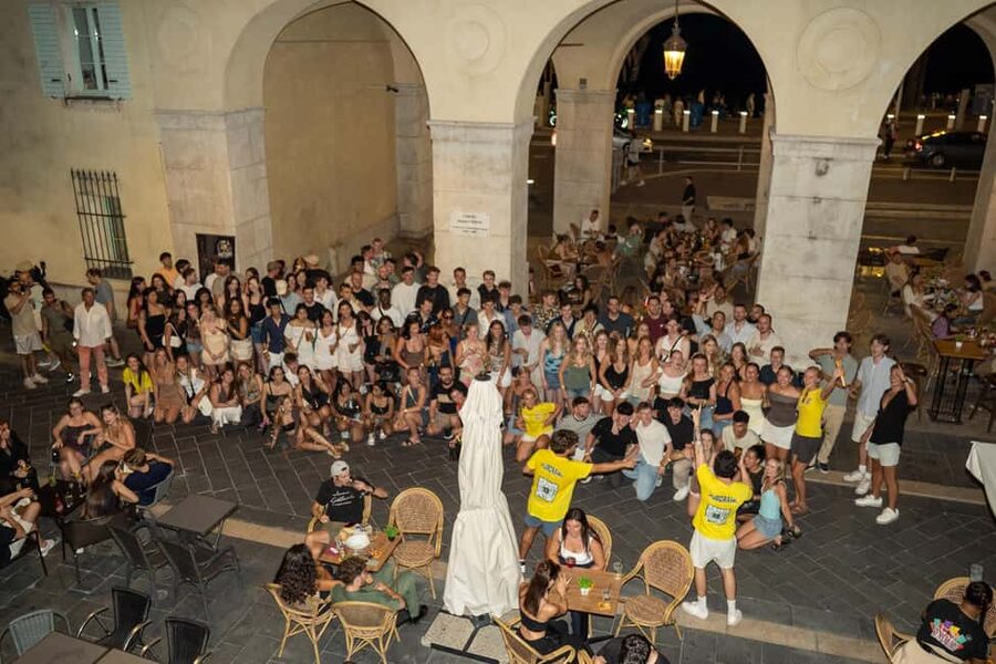 Nice : Yellow Pub Crawl - Social Bars, Games & Meet People - Yellow or Orange for your Nice night?