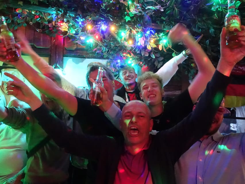 Nürnberg: Private pub crawl with insider-guide & free shots - Starting at Tugendbrunnen with a private guide