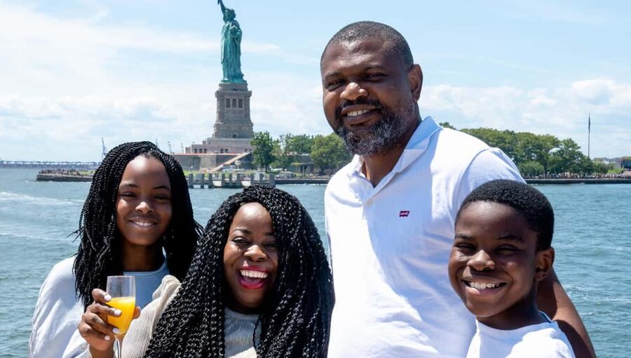 NYC: Bottomless Brunch Cruise - Hudson River Views and the Manhattan Skyline