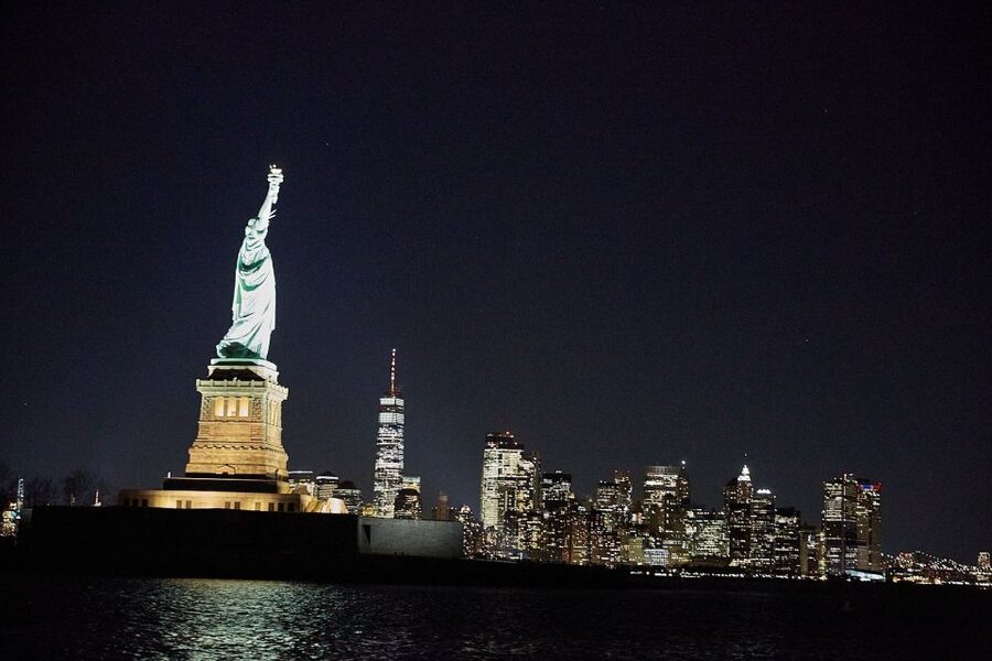 NYC: City Lights Yacht Cruise with Drink Included - Key points to know before you book