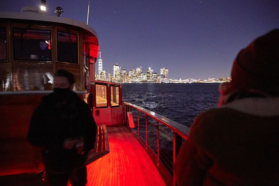 NYC: City Lights Yacht Cruise with Drink Included - Why the skyline looks better from the Hudson