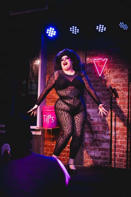 NYC: Drag Highlights - Bar Crawl & Show – Drinks Included! - Key points at a glance