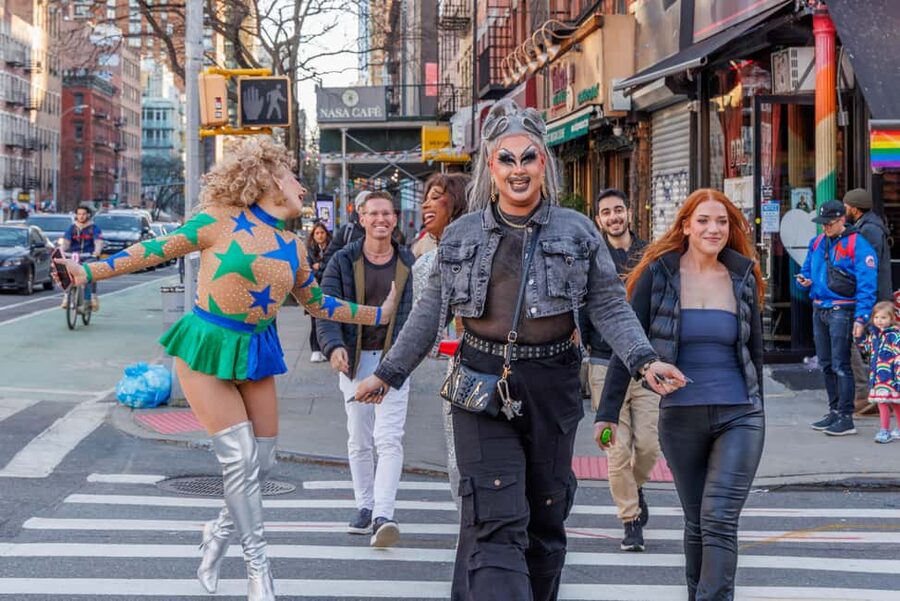 NYC: Drag Highlights - Bar Crawl & Show – Drinks Included! - Your first drink and the Hell’s Kitchen setting