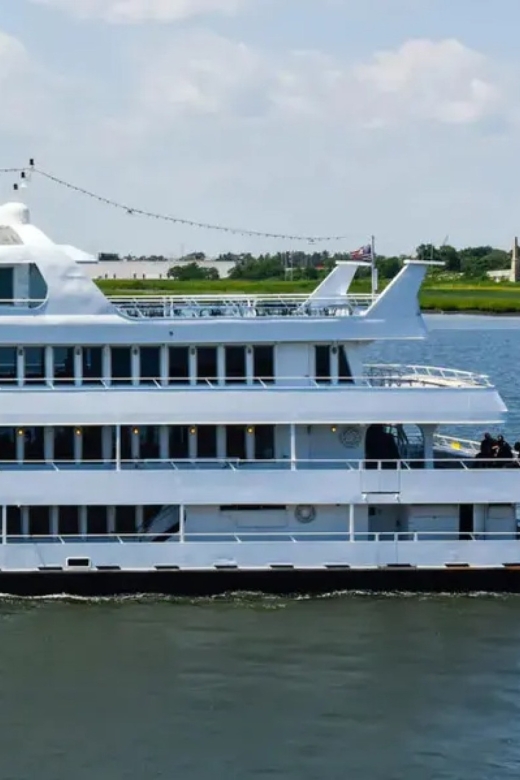 NYC: July 4th Fireworks Party Cruise with BBQ Buffet & Bar - Open bar, live DJ, and the party atmosphere