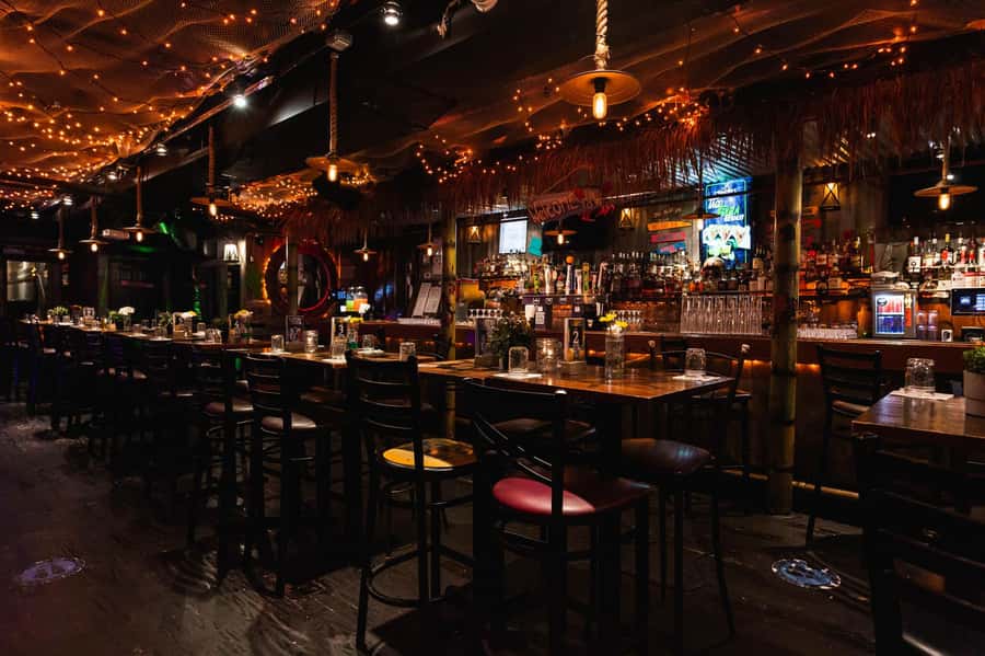 NYC Pub Crawl Experience - New York Streets With Celebrity Associations