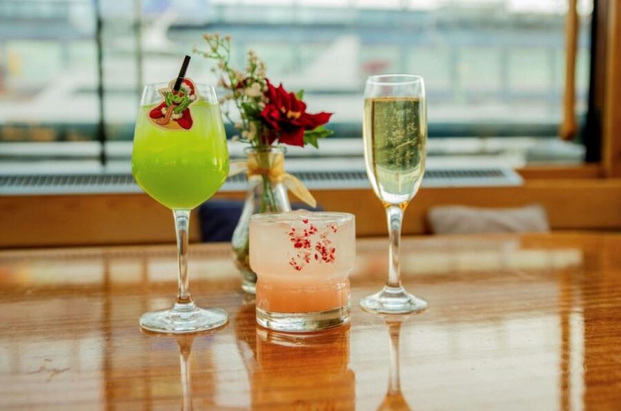 NYC: Sightseeing Holiday Cruise with Drink - Key points to know before you book